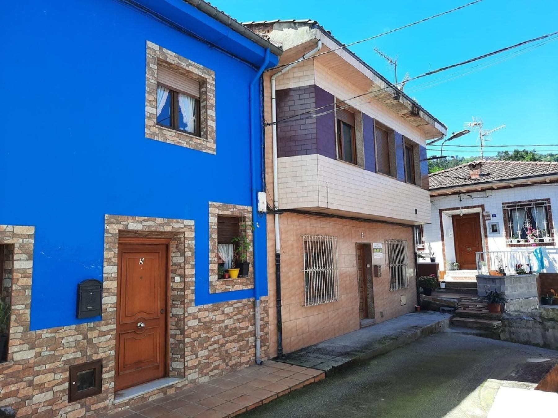 Vista exterior de Casa o xalet en venda en San Martín del Rey Aurelio amb Jardí privat