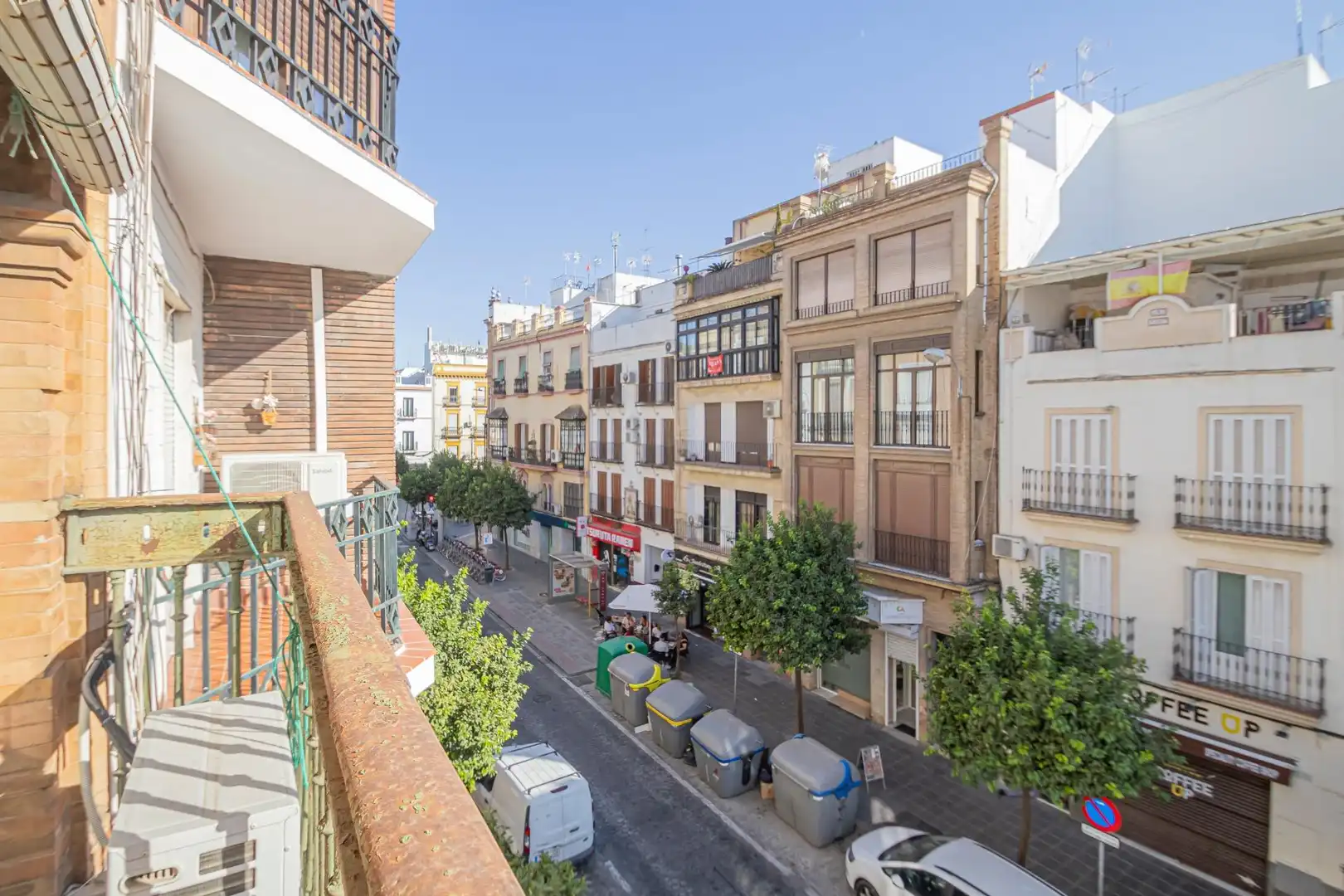 Vista exterior de Casa adosada en venda en Sevilla amb Terrassa