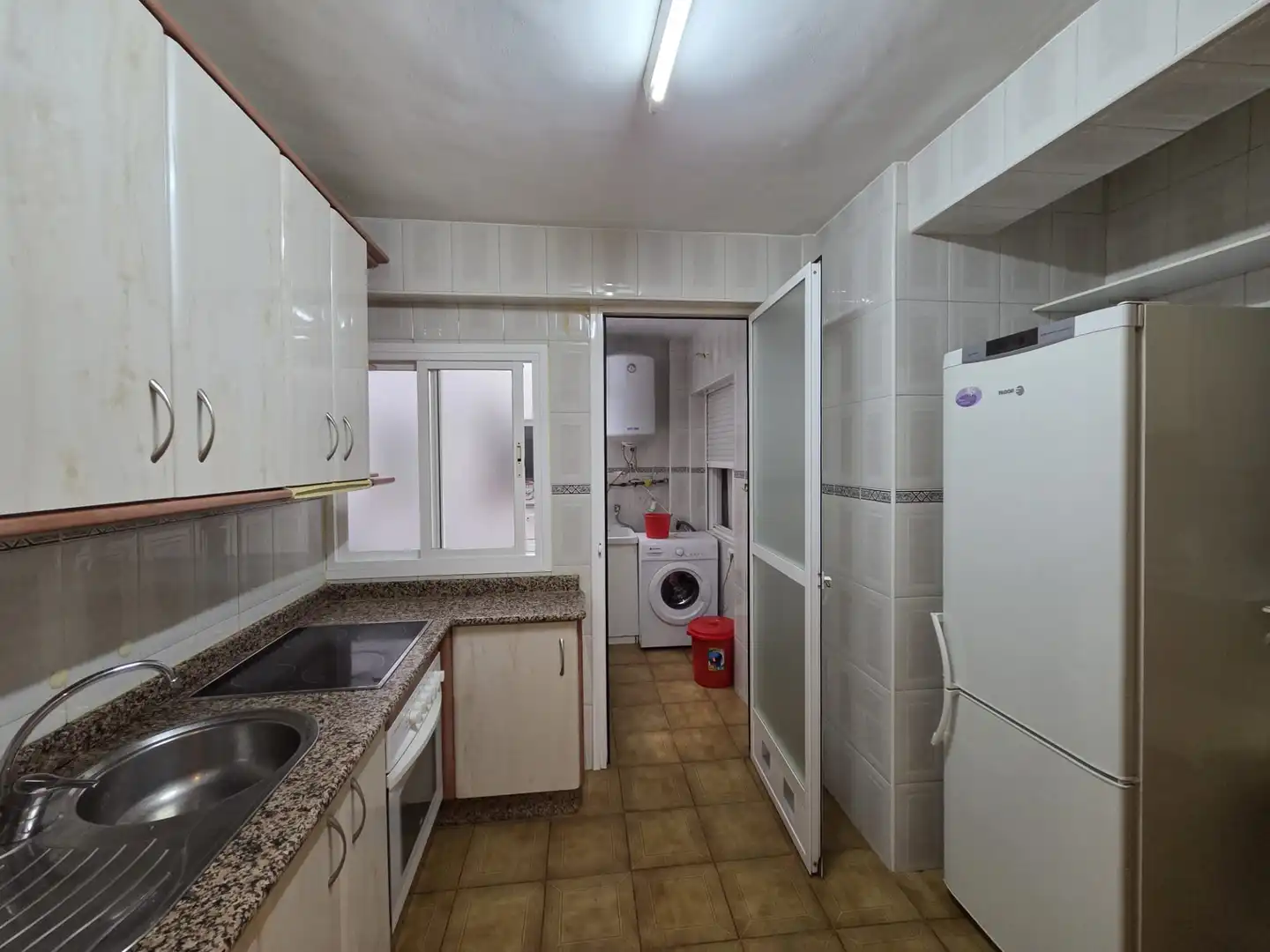 Kitchen of Flat for rent in Granada  with Furnished, Oven and Washing machine