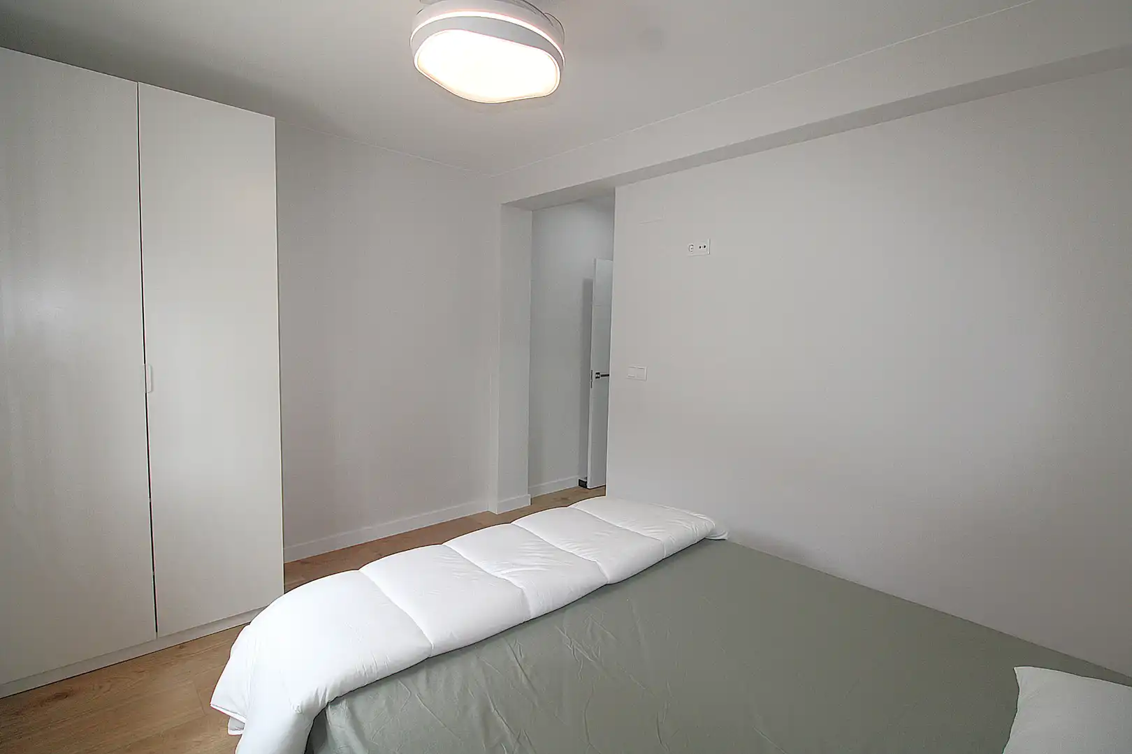 Dormitori de Apartament de lloguer en Valencia amb Parquet, Moblat i Forn