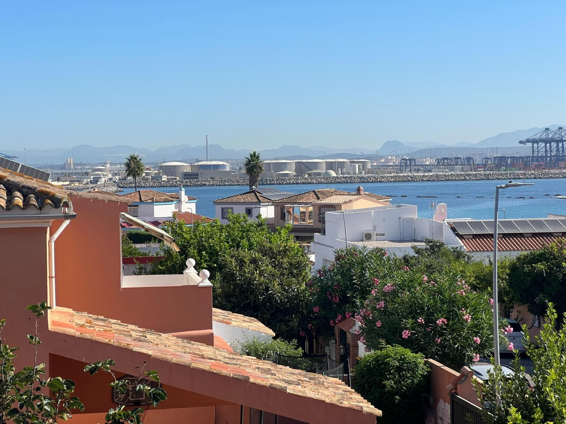 Exterior view of Single-family semi-detached for sale in Algeciras