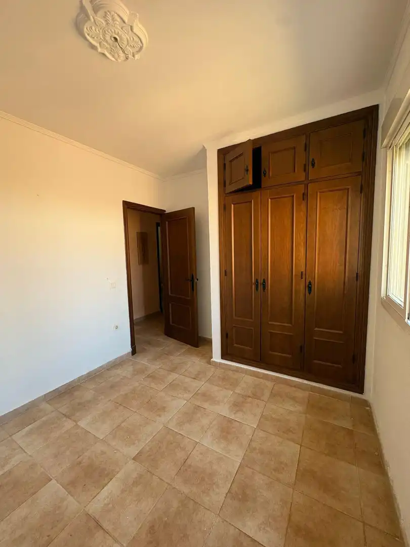 Dormitori de Casa o xalet en venda en Chiclana de la Frontera amb Jardí privat