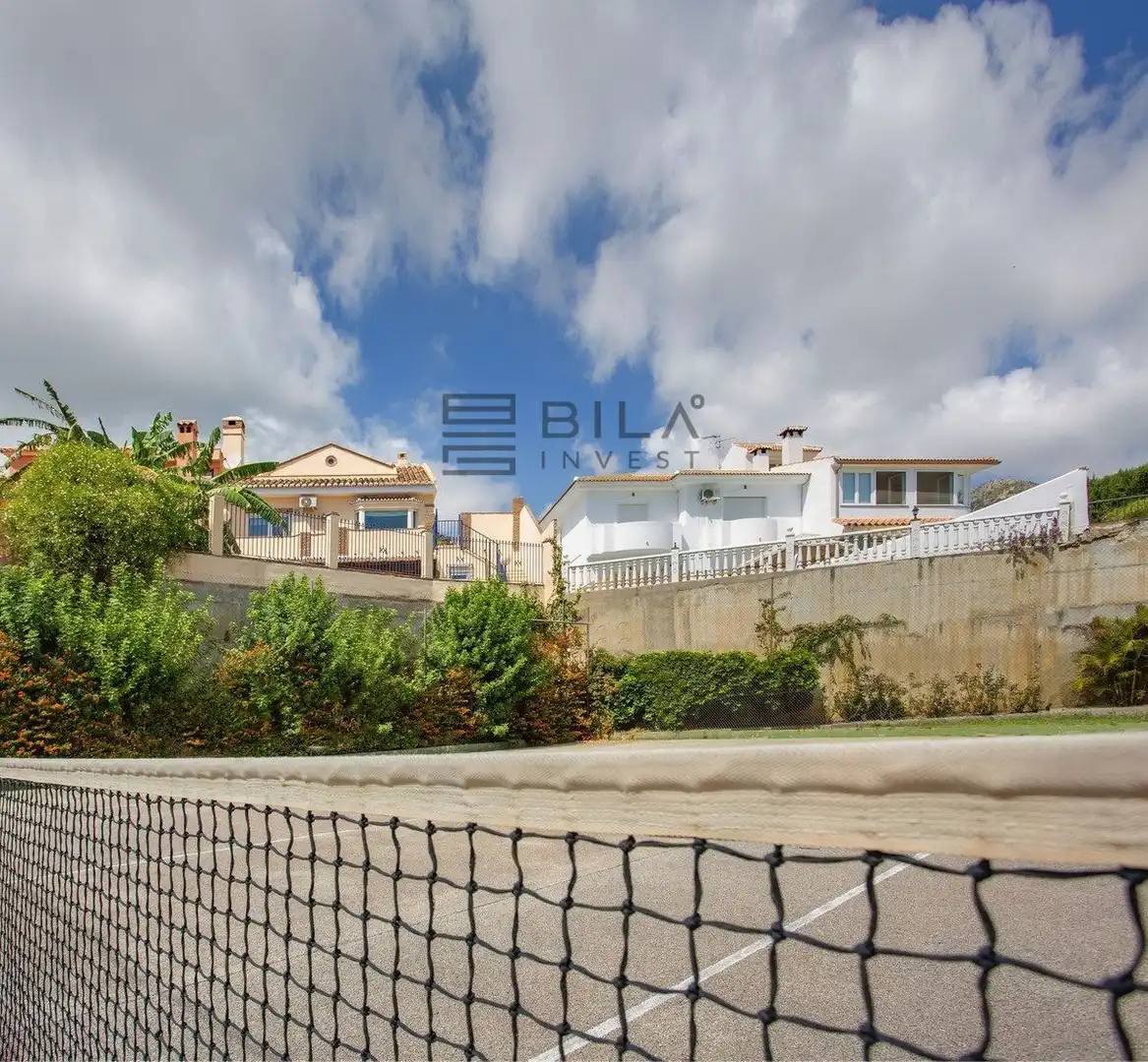Detached homes for sale in de la Cañada, Rancho Domingo - La Hacienda