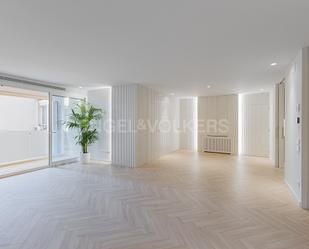 Living room of Apartment for sale in  Barcelona Capital  with Air Conditioner, Heating and Parquet flooring