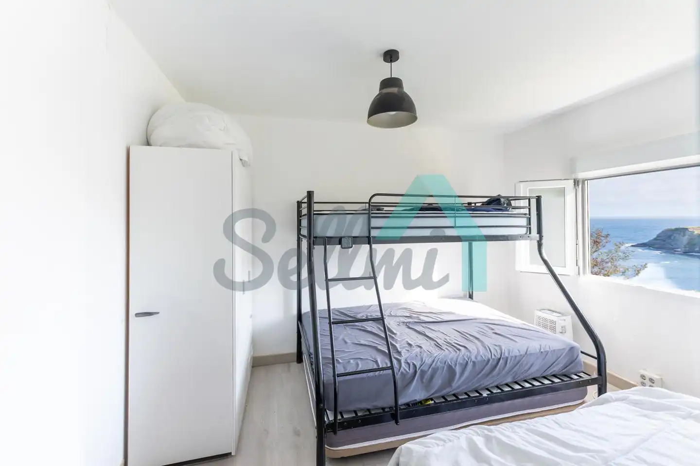 Dormitori de Casa o xalet de lloguer en Gijón  amb Jardí privat, Piscina i Moblat
