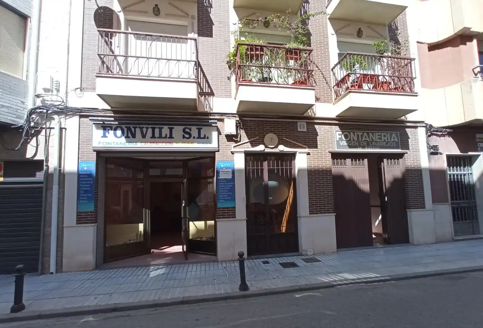 Nau industrial en venda en Linares