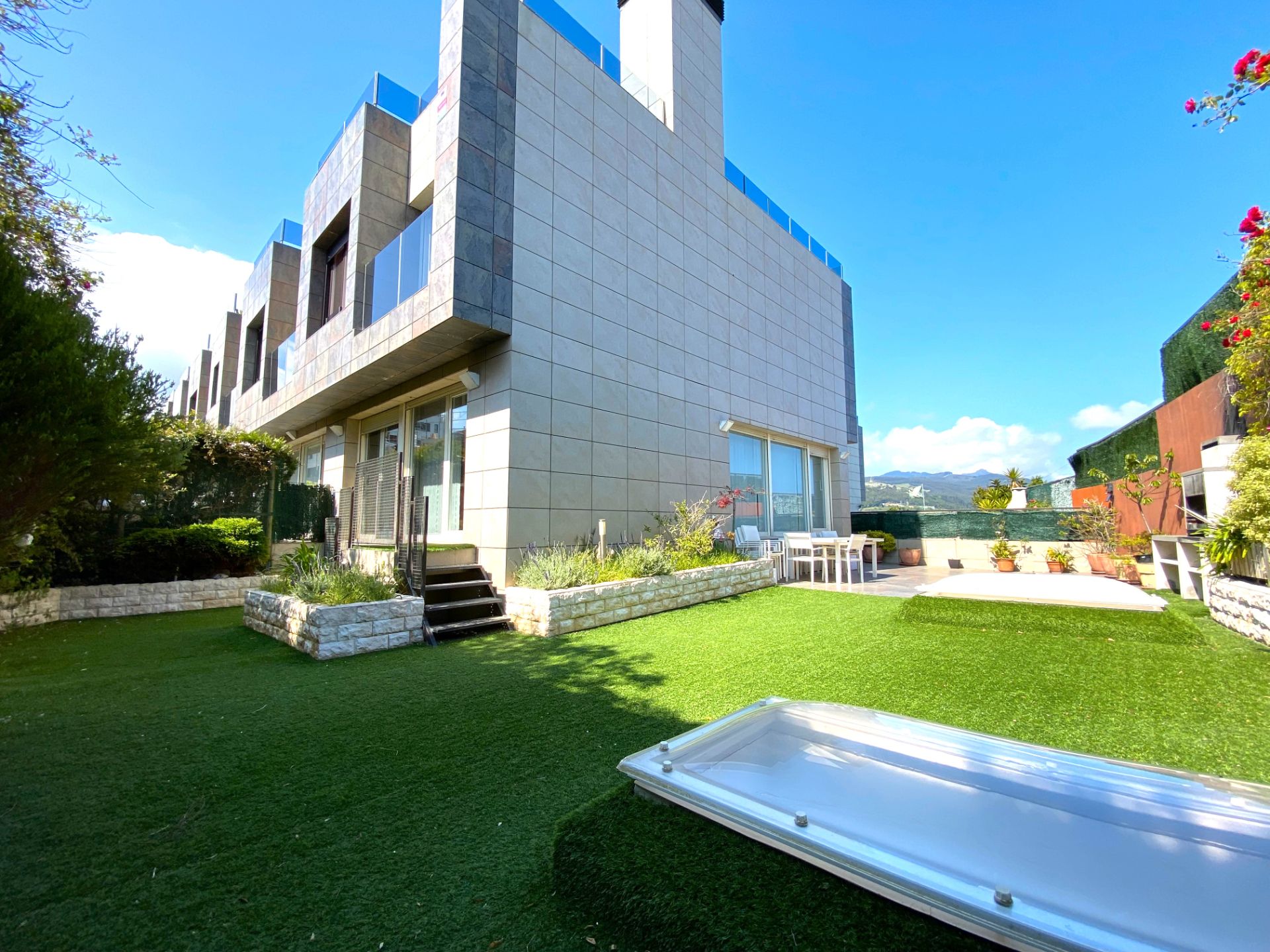 Jardí de Casa o xalet en venda en Castro-Urdiales amb Calefacció, Jardí privat i Parquet