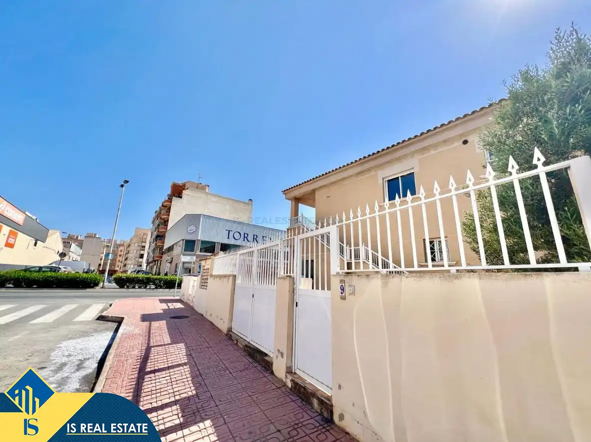 Bungalow with pool for sale in Centro, imagen 4