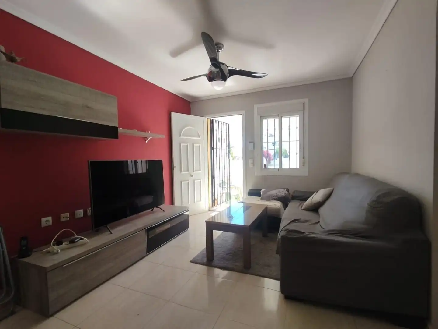 Sala d'estar de Casa adosada en venda en Santa Pola amb Aire condicionat, Jardí privat i Terrassa