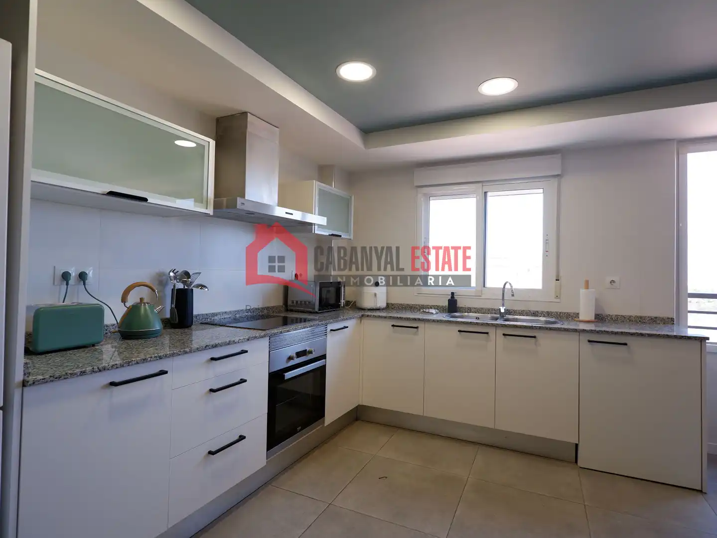 Cuina de Apartament de lloguer en Valencia amb Aire condicionat, Moblat i Balcó