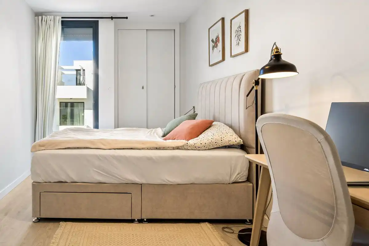 Schlafzimmer von Einfamilien-Reihenhaus zum Verkauf in Fuengirola mit Klimaanlage, Heizung und Terrasse