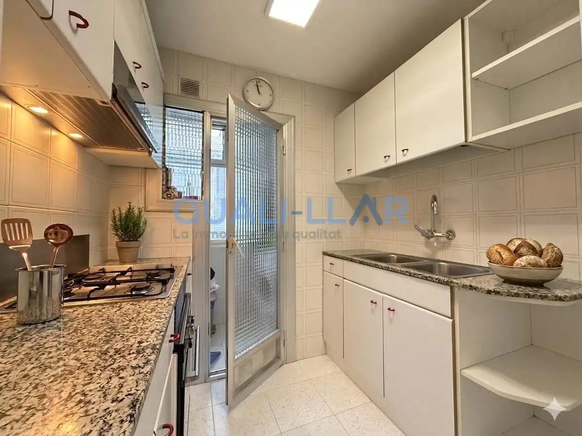 Cocina de Piso en venta en Esplugues de Llobregat con Calefacción y Balcón