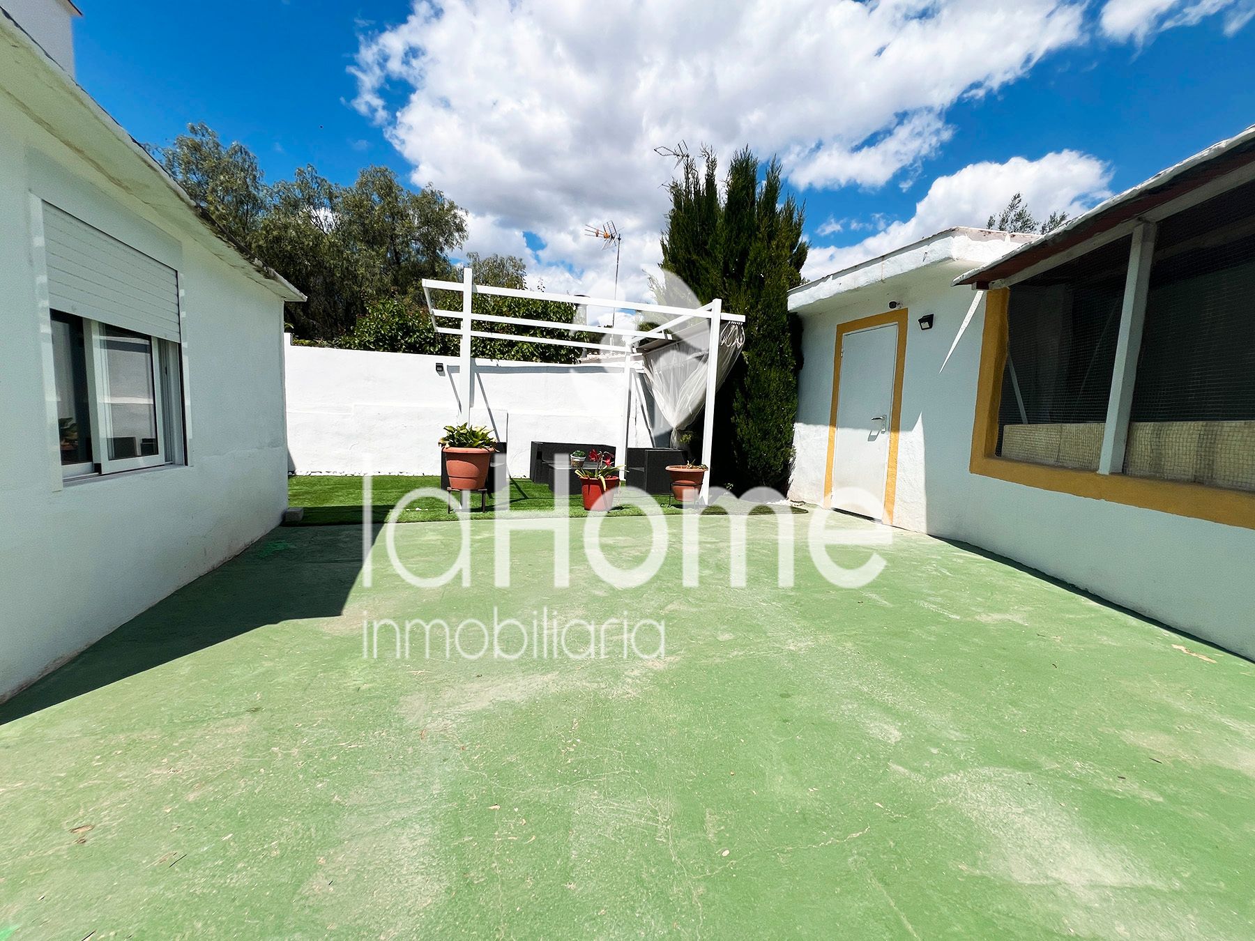 Exterior view of House or chalet for sale in Paterna  with Air Conditioner, Parquet flooring and Terrace