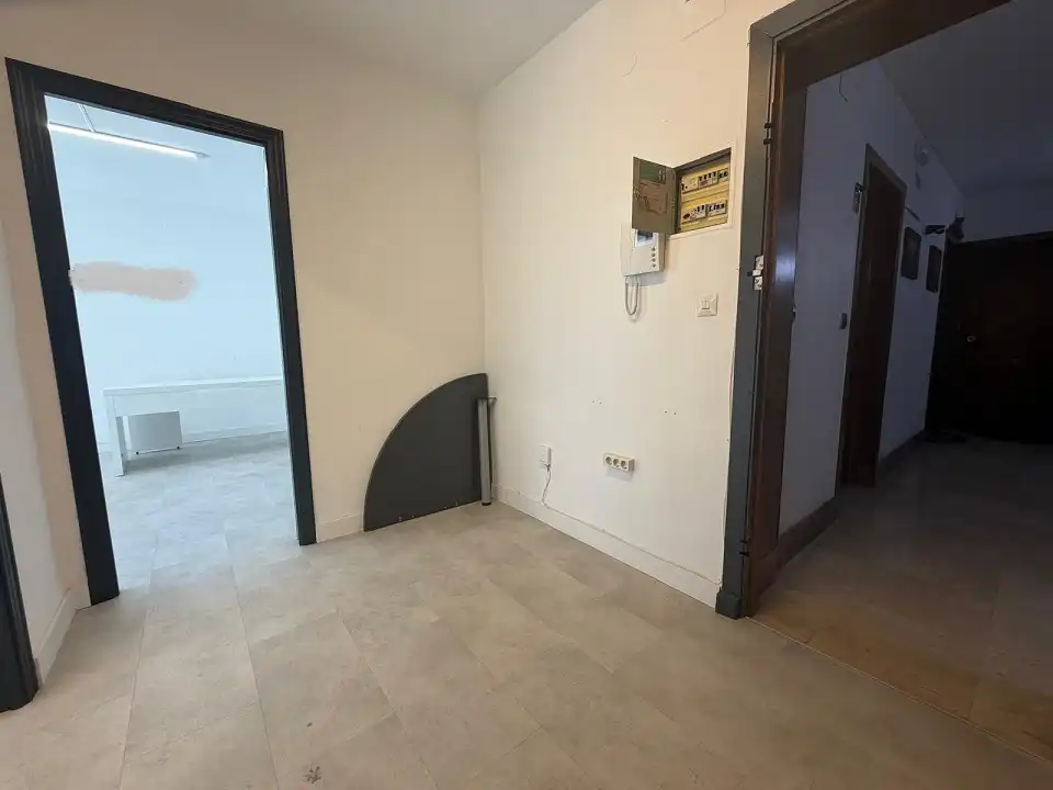 Office for rent in Cartagena  with Air Conditioner and Heating