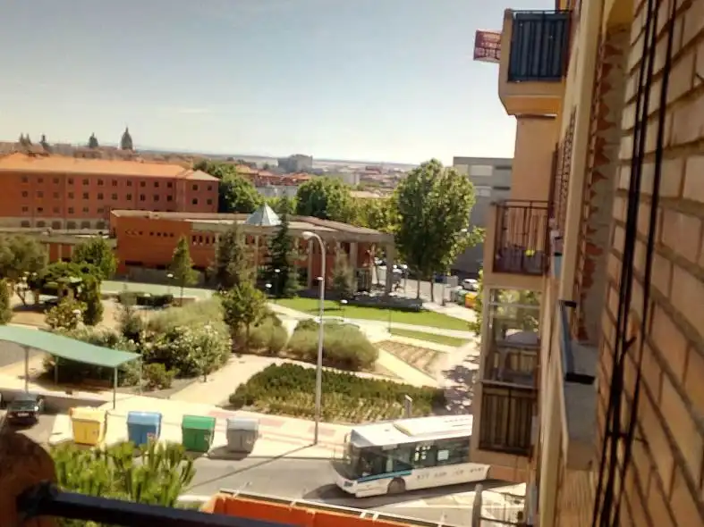 Vista exterior de Pis per a compartir en Salamanca amb Calefacció, Moblat i Forn
