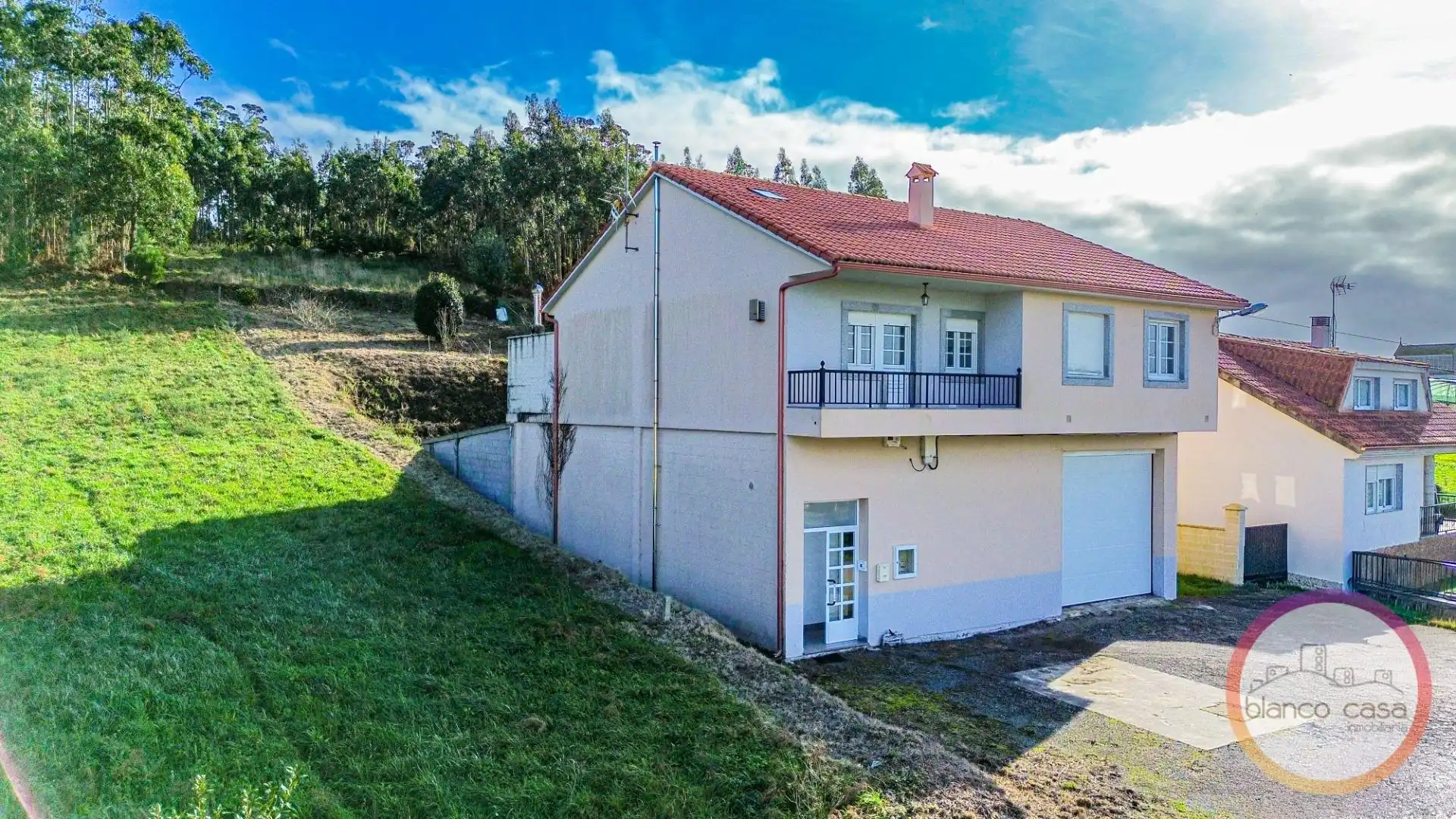 Vista exterior de Casa o xalet en venda en Malpica de Bergantiños amb Calefacció, Terrassa i Traster