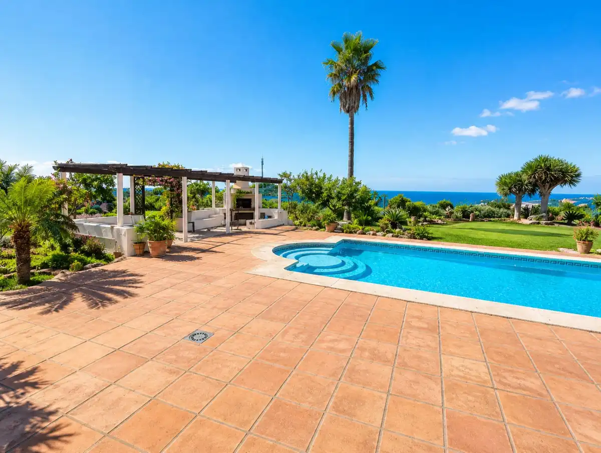 Swimming pool of Residential for sale in Estepona