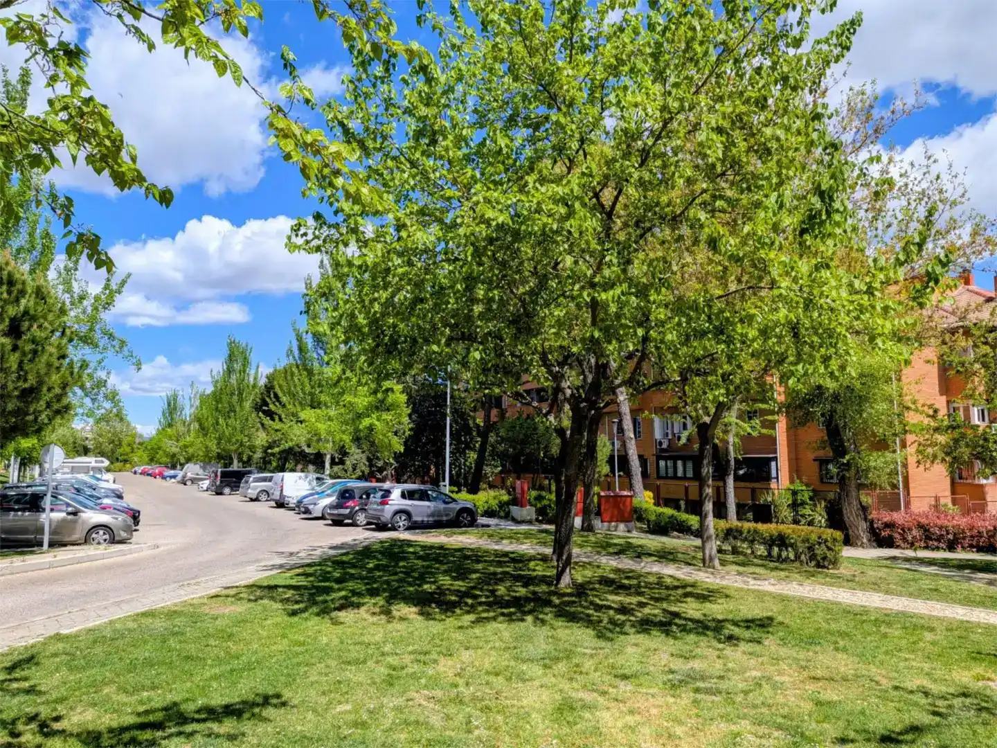 Vista exterior de Pis en venda en Tres Cantos amb Aire condicionat, Jardí privat i Parquet