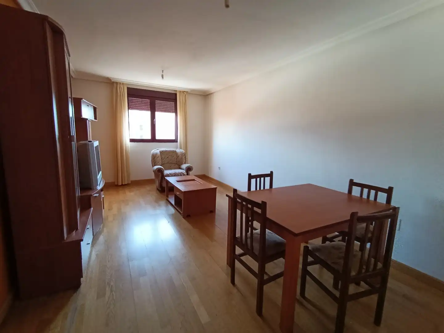 Sala de estar de Apartamento en venta en Benavente con Calefacción, Parquet y Amueblado