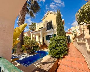 Vista exterior de Casa o xalet en venda en Orihuela amb Aire condicionat, Calefacció i Jardí privat
