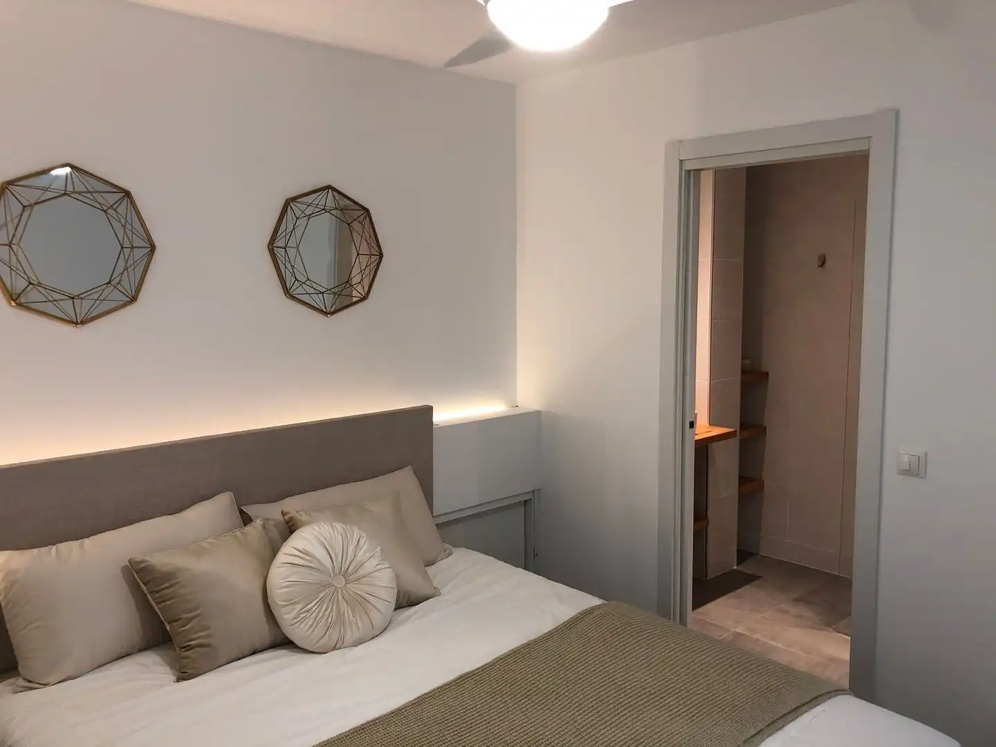 Schlafzimmer von Wohnungen zur Miete in Marbella mit Klimaanlage, Schwimmbad und Möbliert