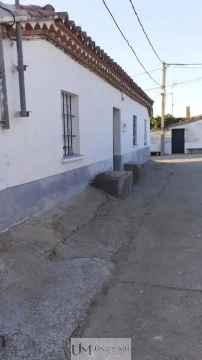 Vista exterior de Casa o xalet en venda en Pedrosillo de los Aires amb Traster i Moblat
