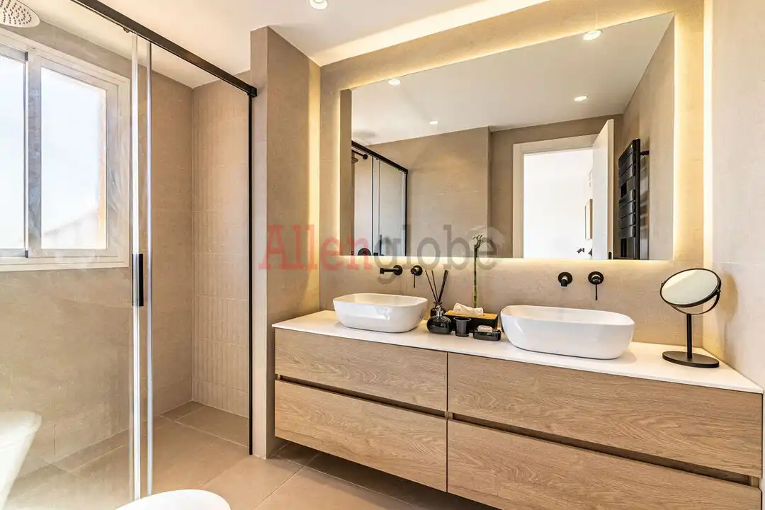 Baño de Casa adosada en venta en Estepona con Aire acondicionado, Calefacción y Jardín privado