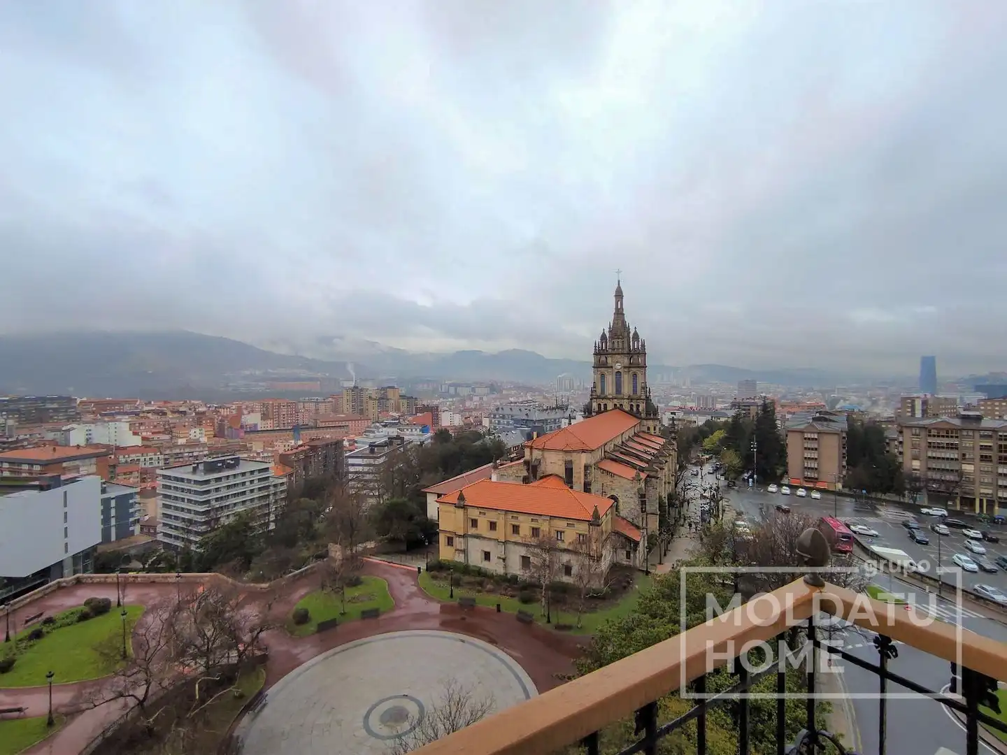 Vista exterior de Pis en venda en Bilbao  amb Aire condicionat, Calefacció i Traster