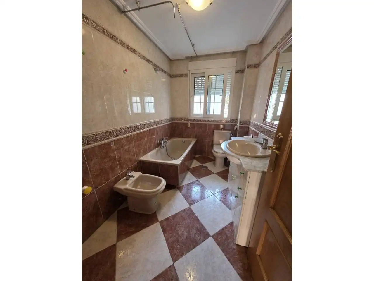 Baño de Apartamento de alquiler en Fuenlabrada con Calefacción y Amueblado