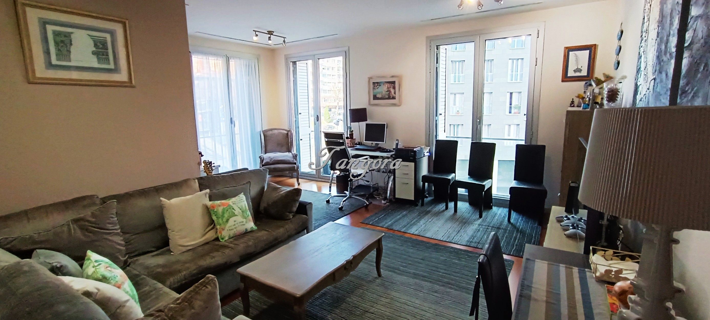 Living room of Flat for sale in Bilbao   with Air Conditioner, Heating and Parquet flooring