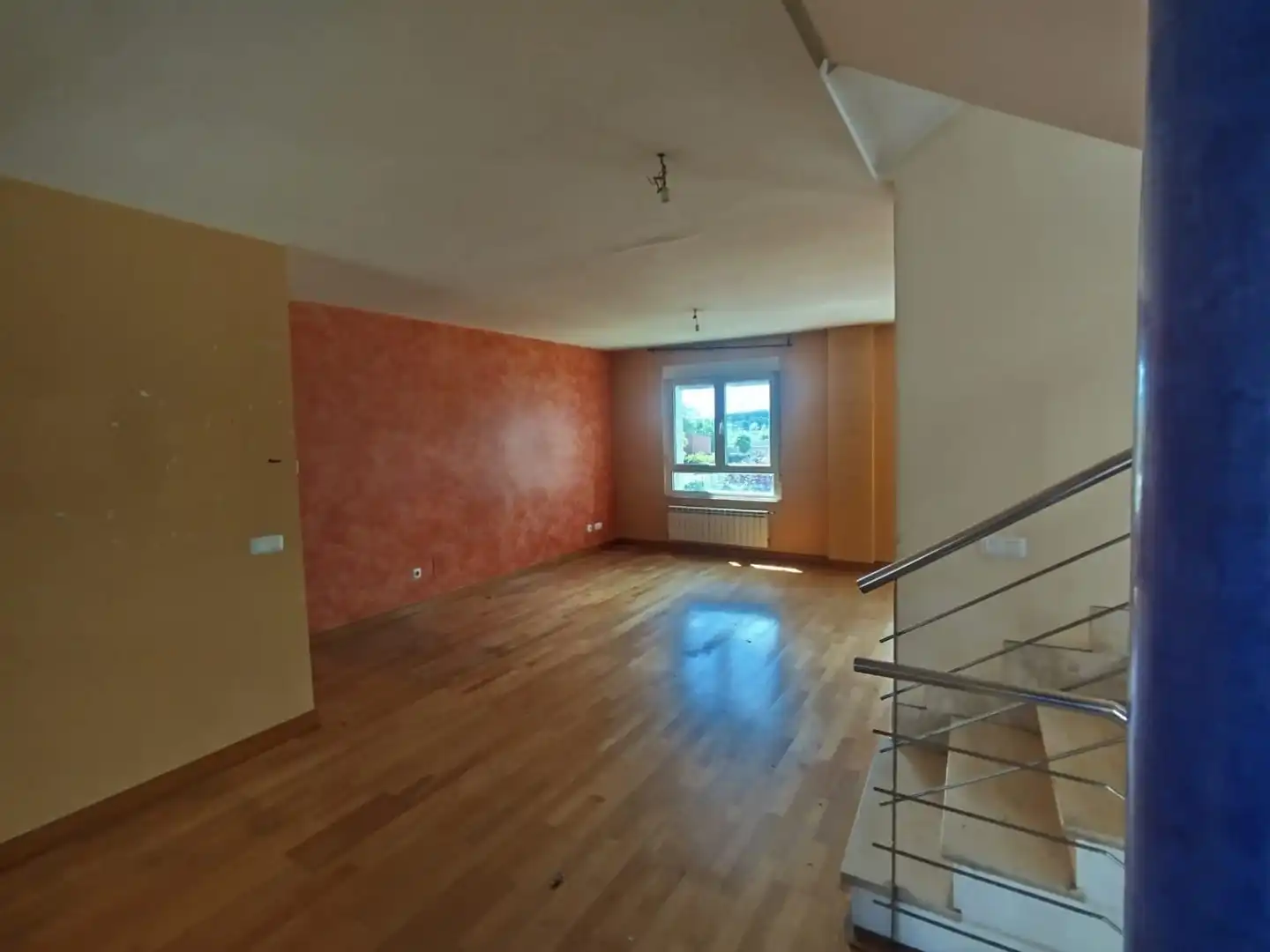Sala de estar de Casa adosada en venta en Sariegos con Calefacción, Jardín privado y Terraza