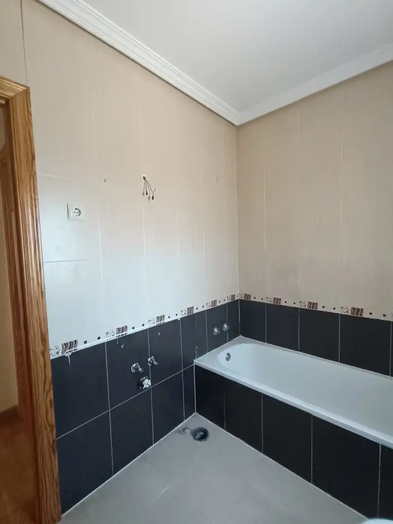 Bathroom of Houses for sale in Barcience  with Private garden