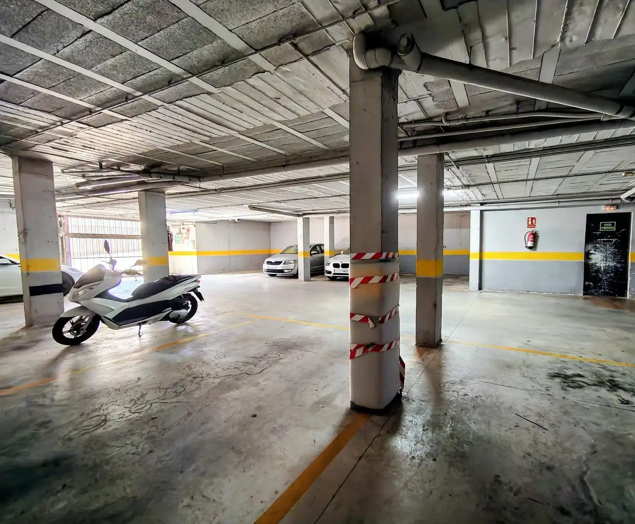 Parking de Casa adosada en venta en Tarragona con Aire acondicionado, Calefacción y Jardín privado