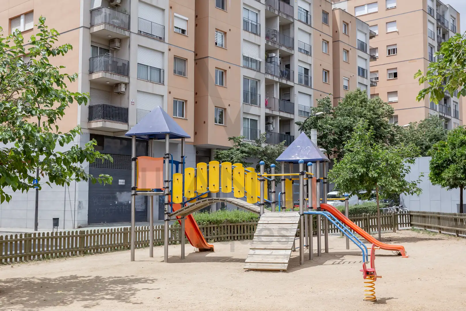 Außenansicht von Wohnung zum Verkauf in Reus mit Klimaanlage, Heizung und Terrasse