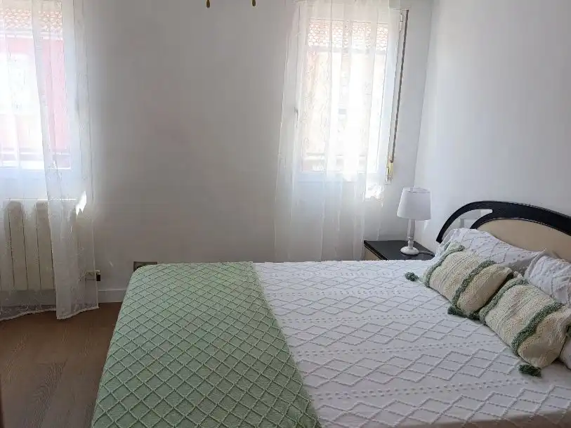 Dormitori de Casa o xalet en venda en Burgos Capital amb Terrassa