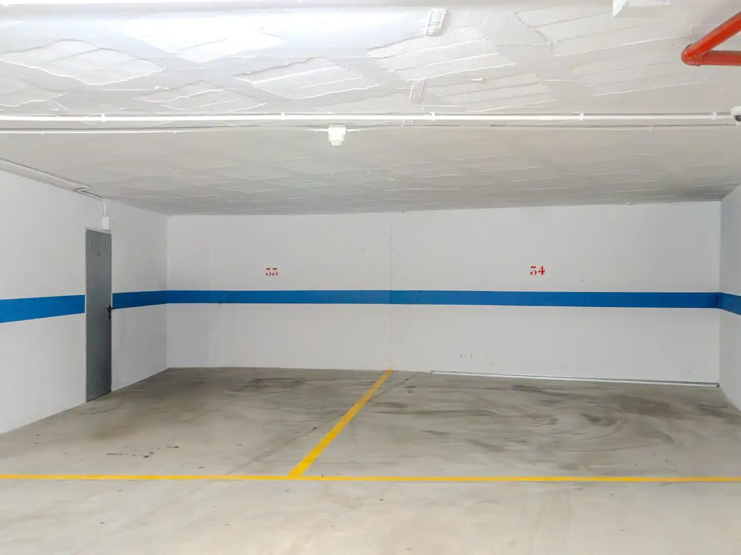 Aparcament de Pis en venda en Fuengirola amb Aire condicionat, Terrassa i Piscina comunitària