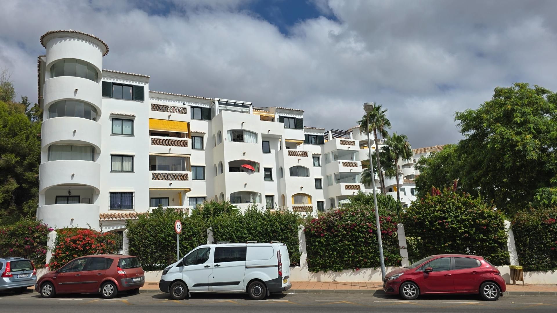 Vista exterior de Àtic en venda en Benalmádena amb Aire condicionat, Jardí privat i Terrassa