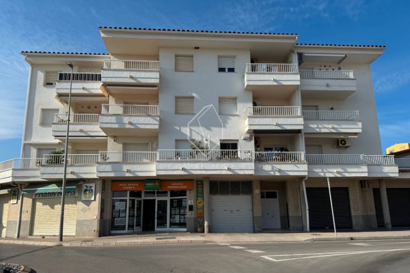Vista exterior de Apartament en venda en L'Escala amb Aire condicionat i Terrassa