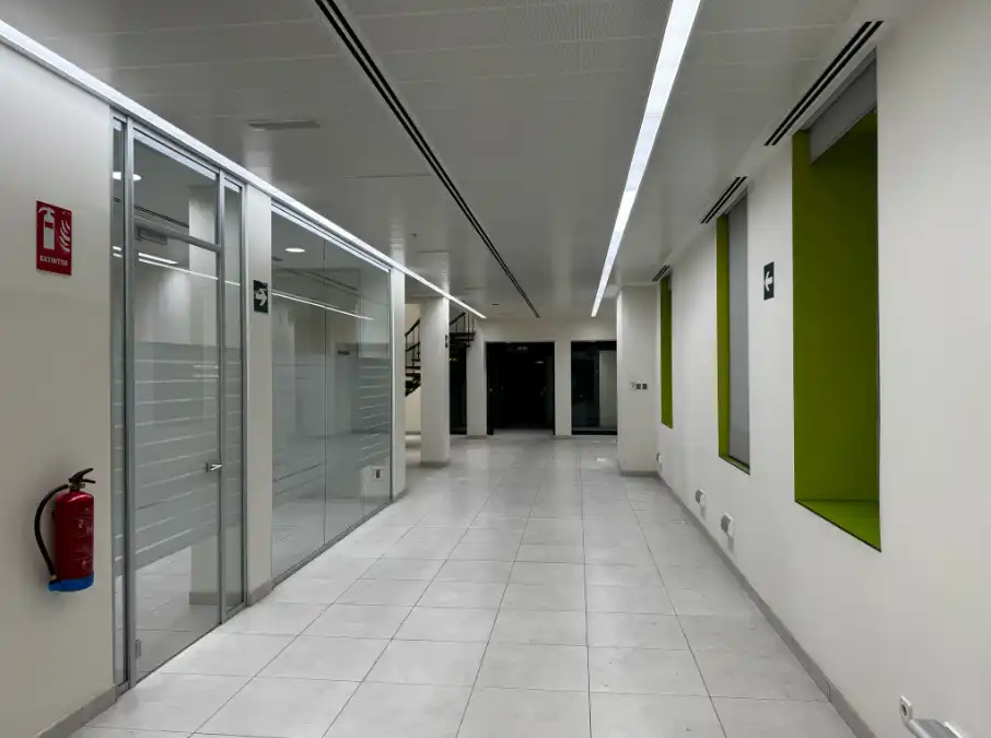 Local de lloguer en Madrid amb Aire condicionat, Calefacció i Moblat