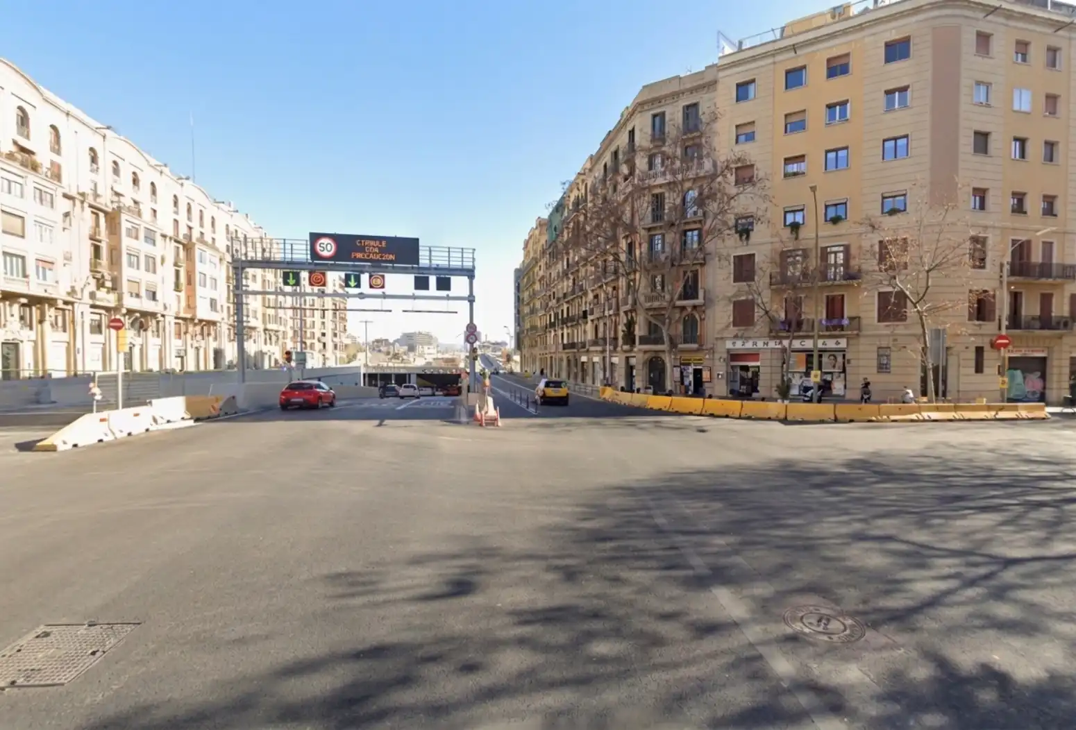 Vista exterior de Piso en venta en Barcelona con Calefacción, Parquet y Balcón