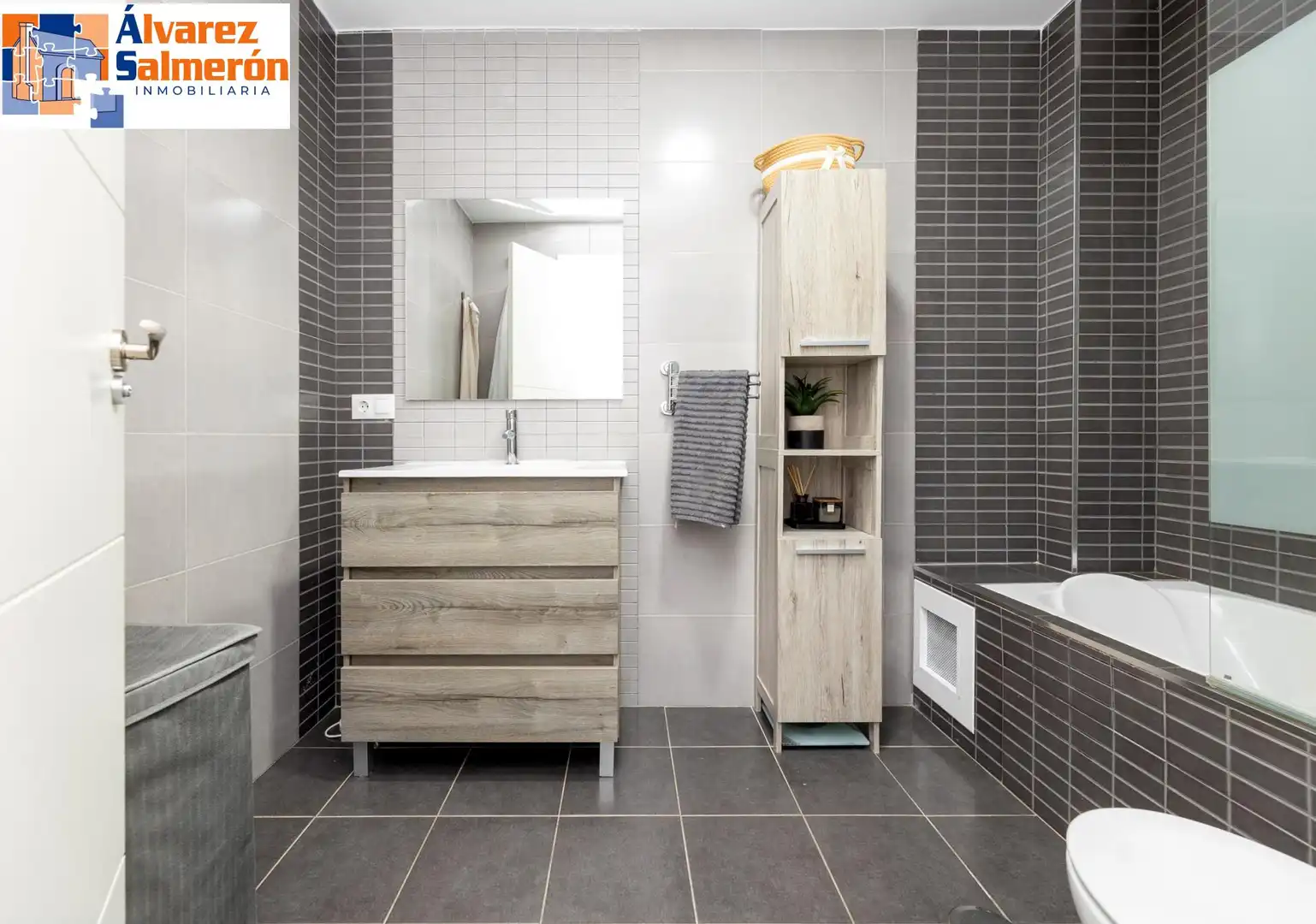Bany de Apartament en venda en La Zubia amb Aire condicionat i Moblat