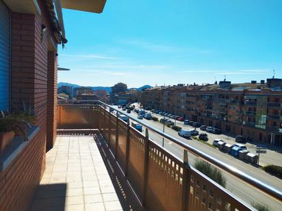 Exterior view of Duplex for sale in Rubí  with Heating, Terrace and Balcony