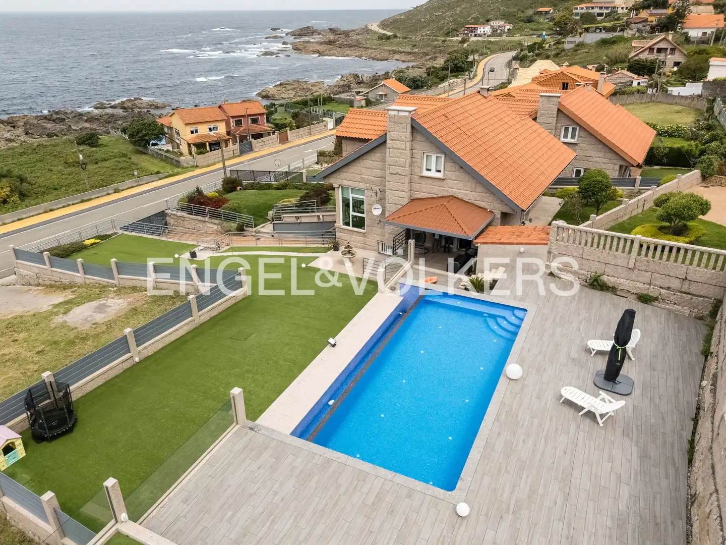 Piscina de Casa o xalet en venda en Oia amb Calefacció, Jardí privat i Parquet