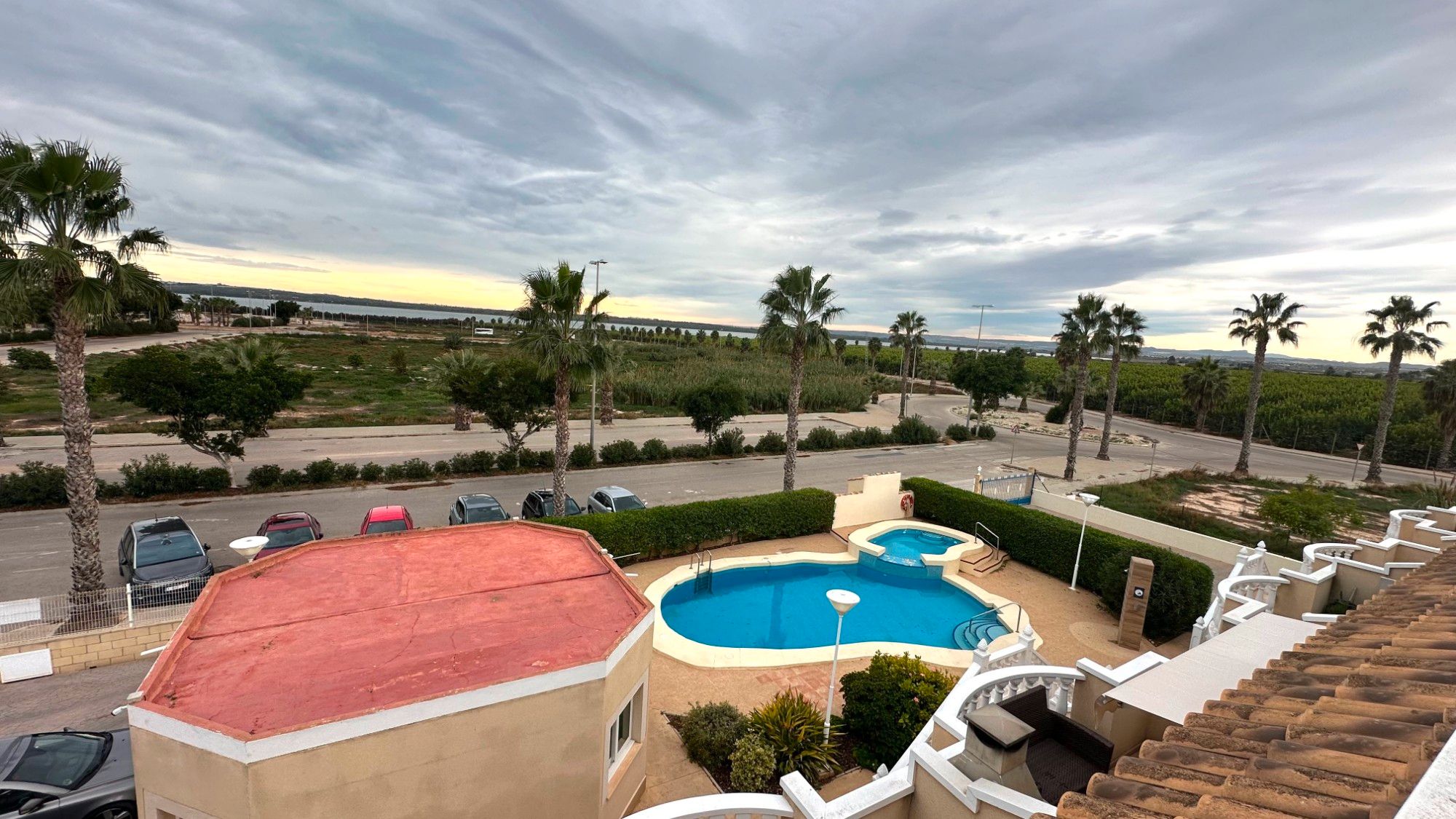 Vista exterior de Dúplex en venda en Guardamar del Segura amb Aire condicionat, Terrassa i Traster