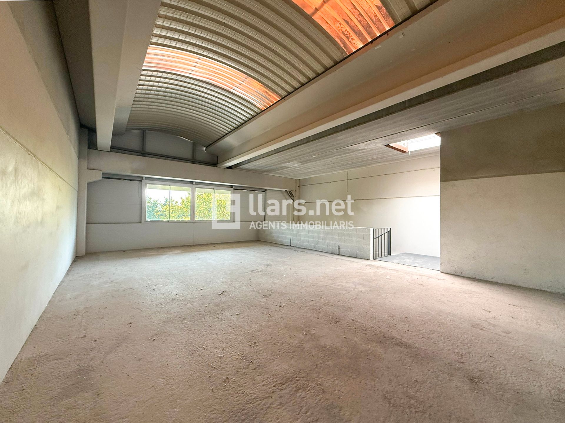 Nau industrial en venda a Carrer de Guillem Rovirosa, Masia Nova -  Solicrup