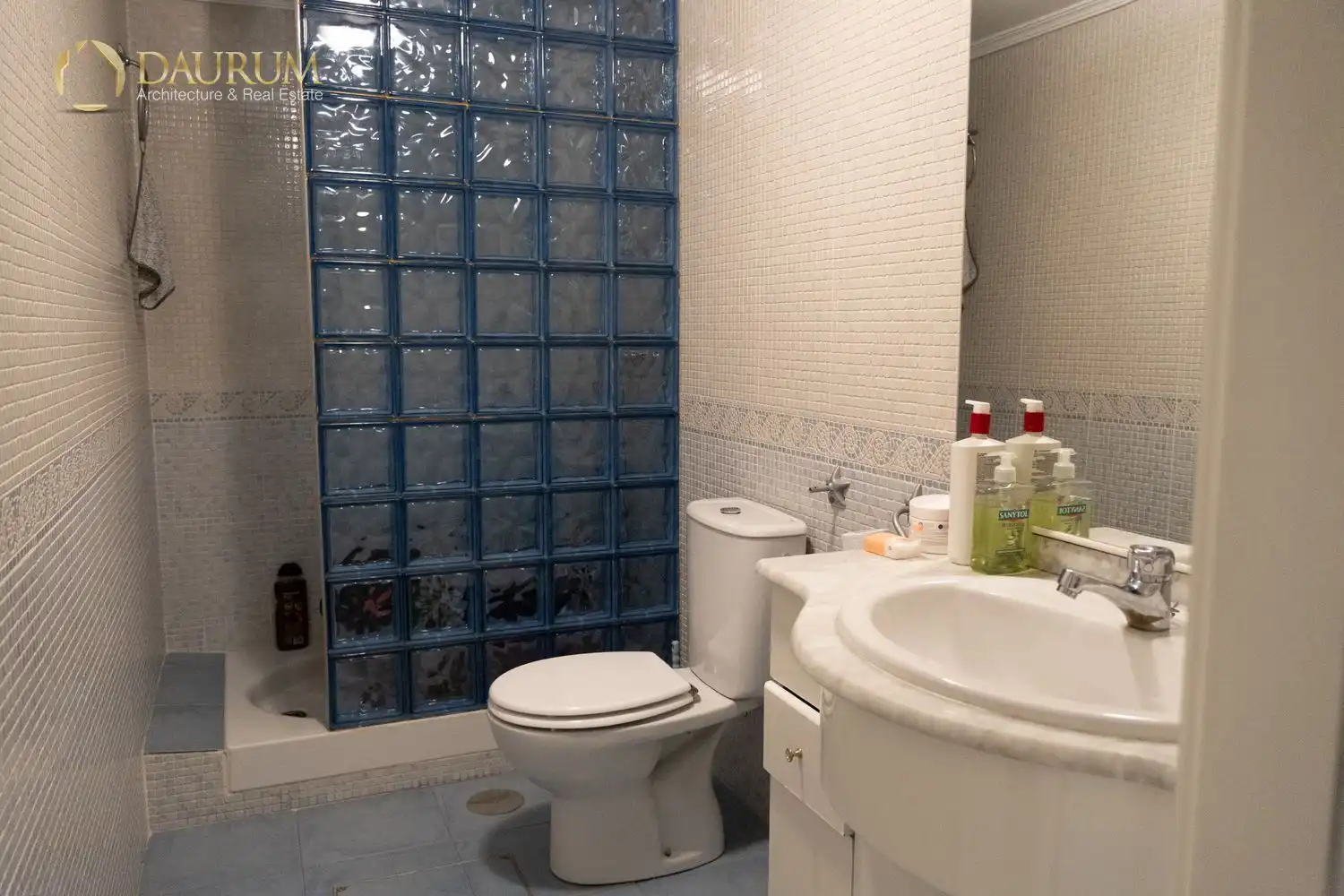 Baño de Casa adosada en venta en Madrid con Aire acondicionado, Calefacción y Terraza