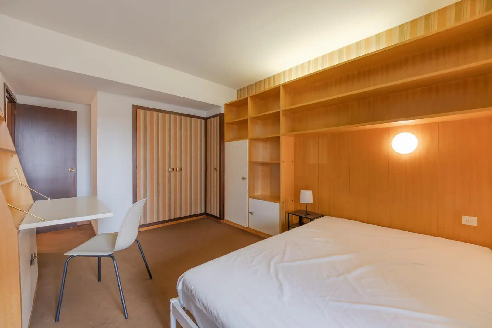 Dormitori de Apartament de lloguer en Girona amb Calefacció, Parquet i Terrassa