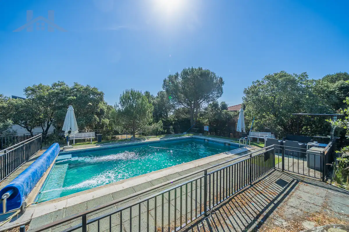 Piscina de Casa o xalet en venda en El Escorial amb Jardí privat, Terrassa i Piscina