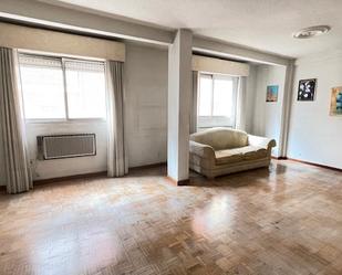 Living room of Flat for sale in Valladolid Capital  with Parquet flooring