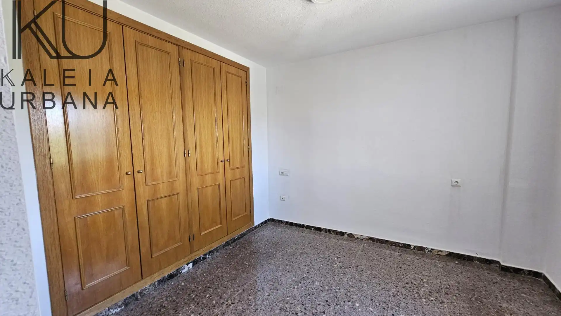 Piso en venta en Alicante / Alacant con Aire acondicionado, Terraza y Balcón